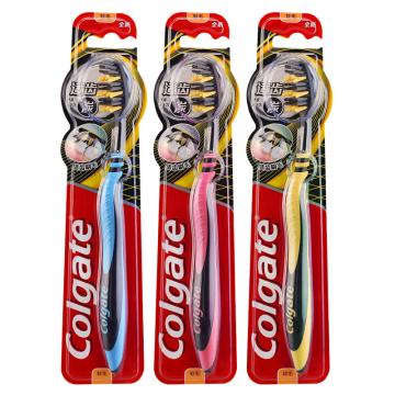 高露潔（Colgate） 適齒炭牙刷，3支（炫彩刷柄 軟毛深潔）（新老包裝隨機發） 單位：組