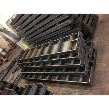 混凝土施工钢模板，槽钢制作，长度3m,厚度5mm，高度0.2m，吨