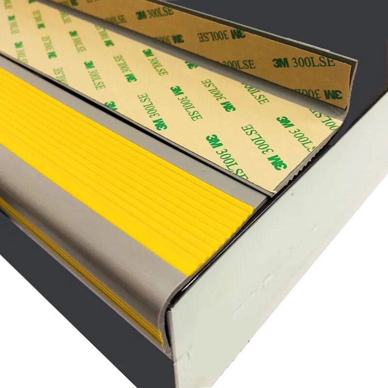 嘉辽 自粘型PVC楼梯包边防滑条，橙黄色，5cm×2.5cm×1m，EBS3176 售卖规格：20个/包