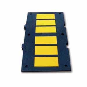 安赛瑞 重载反光减速板，优质原生橡胶，黄黑条纹，含安装配件，900×500×50mm，11105 售卖规格：1个